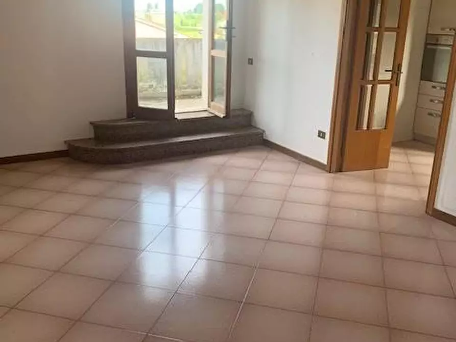 Immagine 2 di Casa indipendente in vendita  a Cascina