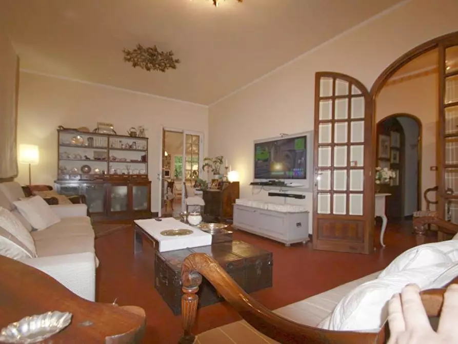 Immagine 11 di Villa in vendita  a Lucca