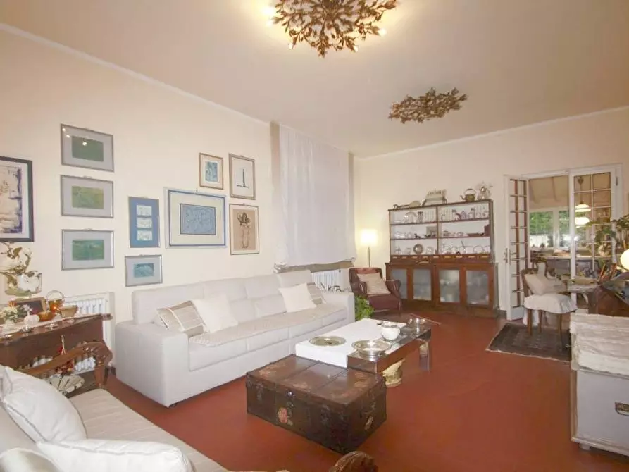 Immagine 15 di Villa in vendita  a Lucca