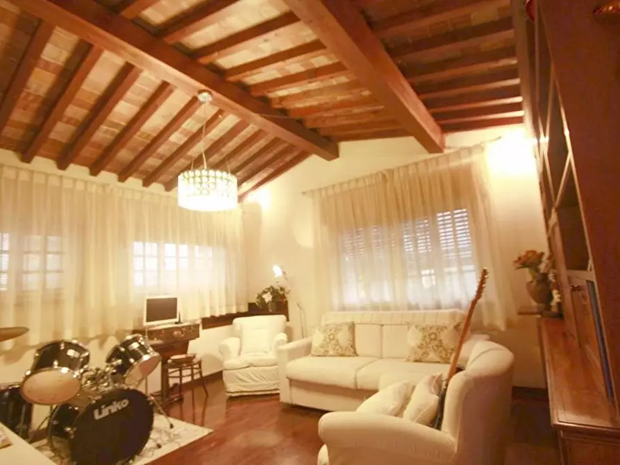Immagine 19 di Villa in vendita  a Lucca