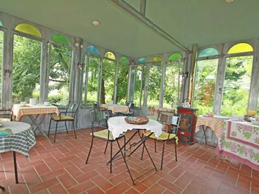 Immagine 1 di Villa in vendita  a Lucca