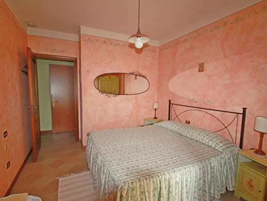 Immagine 4 di Villa in vendita  a Lucca