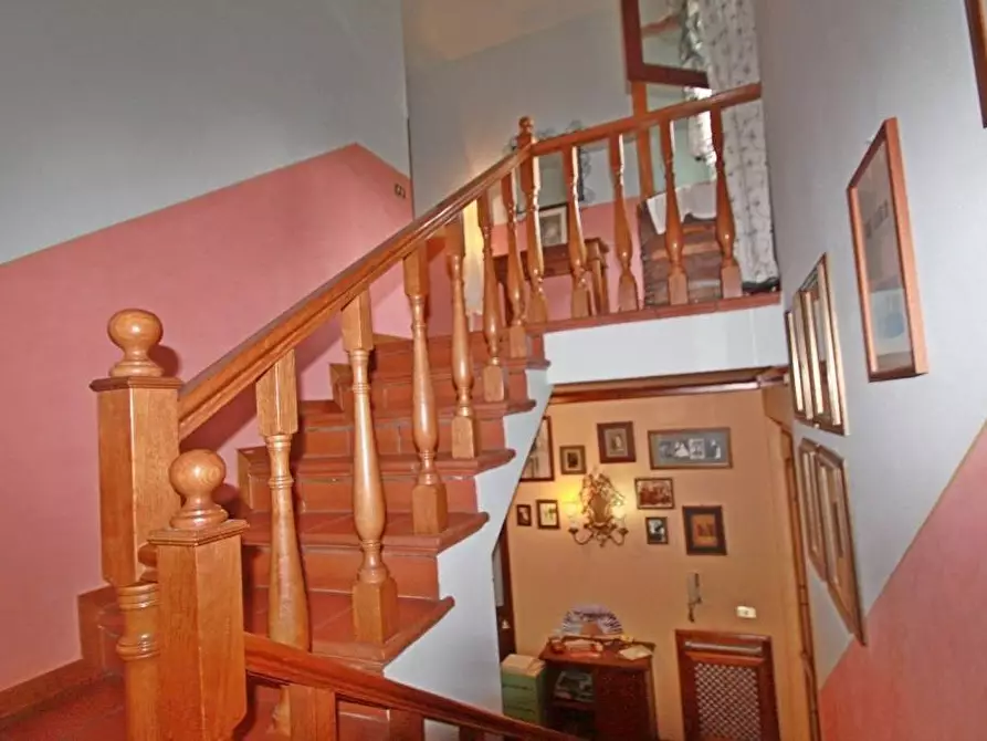 Immagine 2 di Villa in vendita  a Lucca