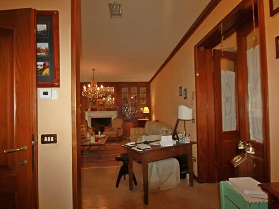 Immagine 19 di Villa in vendita  a Lucca