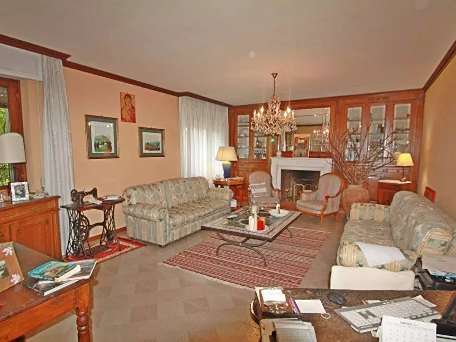 Immagine 14 di Villa in vendita  a Lucca