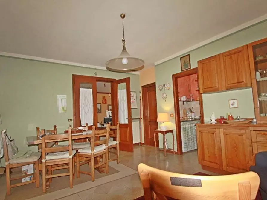 Immagine 18 di Villa in vendita  a Lucca