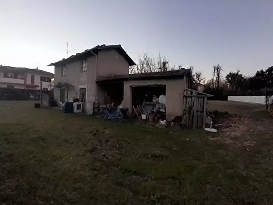 Immagine 8 di Villa in vendita  a Forte Dei Marmi