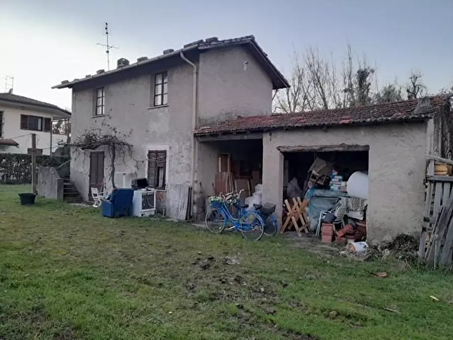 Immagine 2 di Villa in vendita  a Forte Dei Marmi