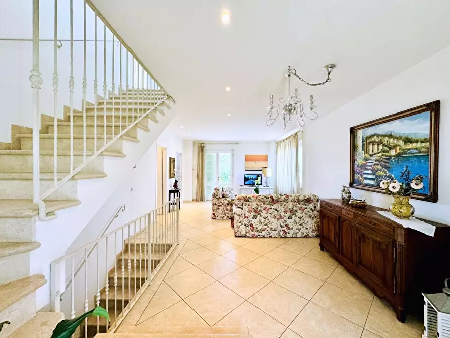 Immagine 4 di Casa indipendente in vendita  a Pietrasanta