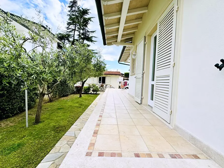 Immagine 63 di Casa indipendente in vendita  a Pietrasanta