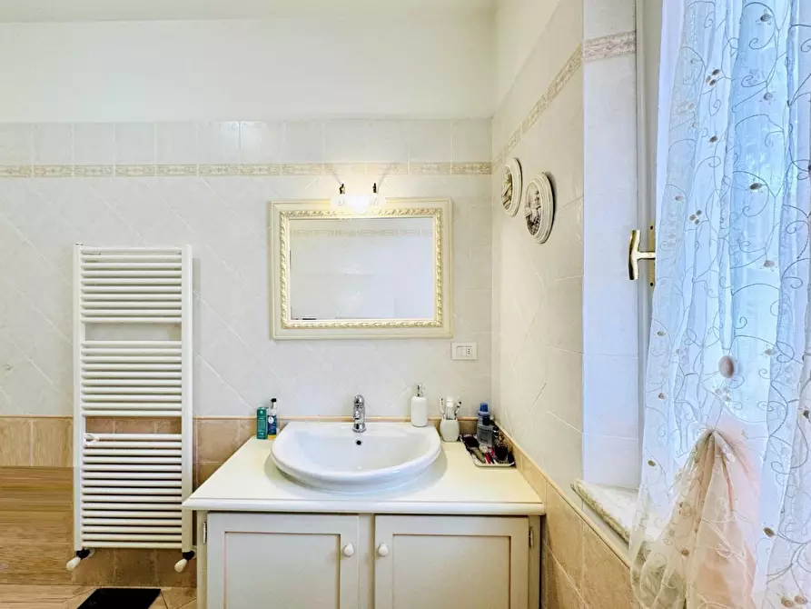 Immagine 15 di Casa indipendente in vendita  a Pietrasanta