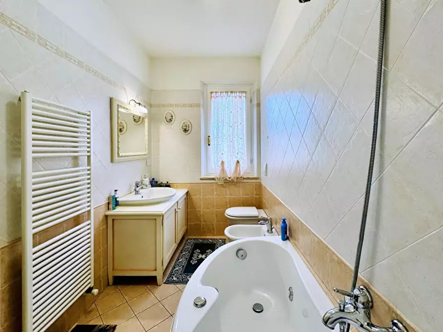 Immagine 13 di Casa indipendente in vendita  a Pietrasanta