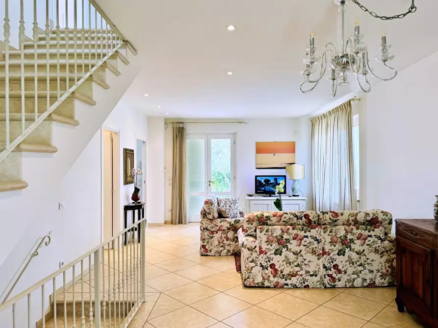 Immagine 5 di Casa indipendente in vendita  a Pietrasanta