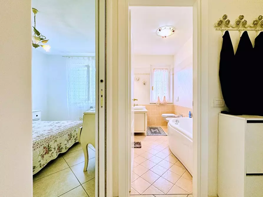 Immagine 12 di Casa indipendente in vendita  a Pietrasanta