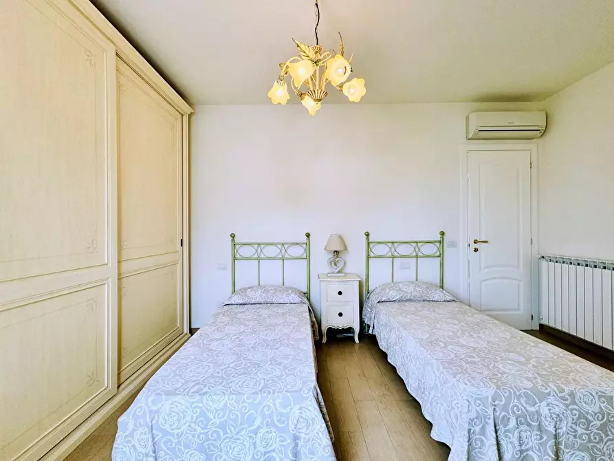 Immagine 38 di Casa indipendente in vendita  a Pietrasanta