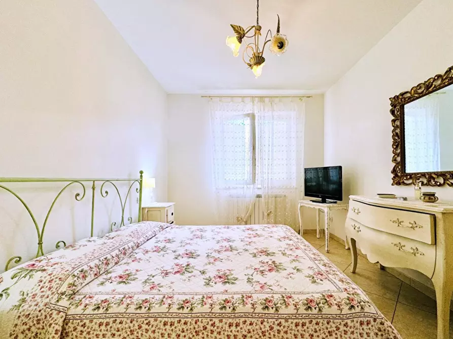 Immagine 17 di Casa indipendente in vendita  a Pietrasanta