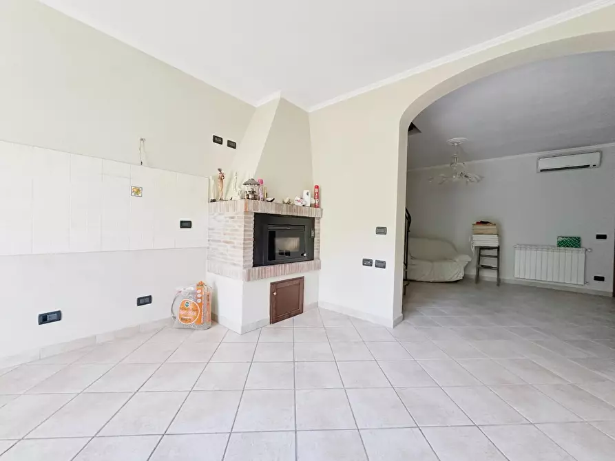 Immagine 4 di Villa in vendita  a Lucca