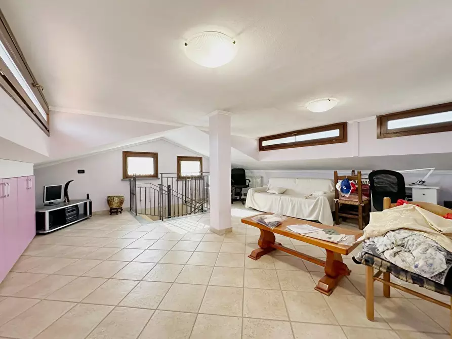 Immagine 17 di Villa in vendita  a Lucca