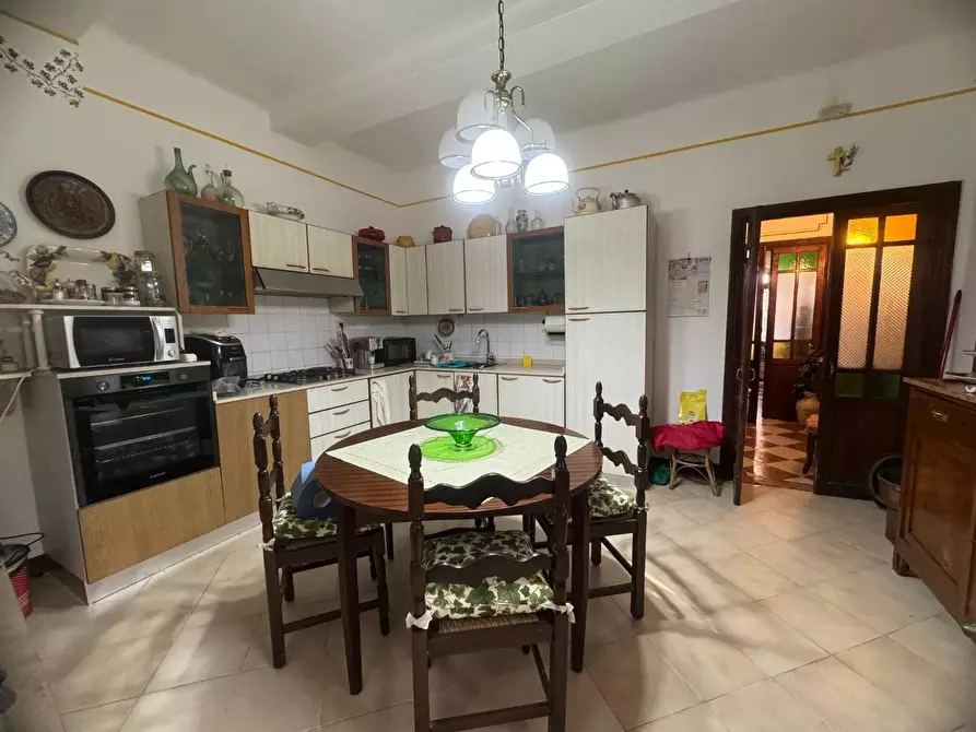 Immagine 11 di Appartamento in vendita  a Lucca