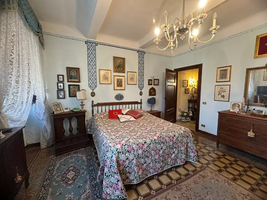 Immagine 9 di Appartamento in vendita  a Lucca