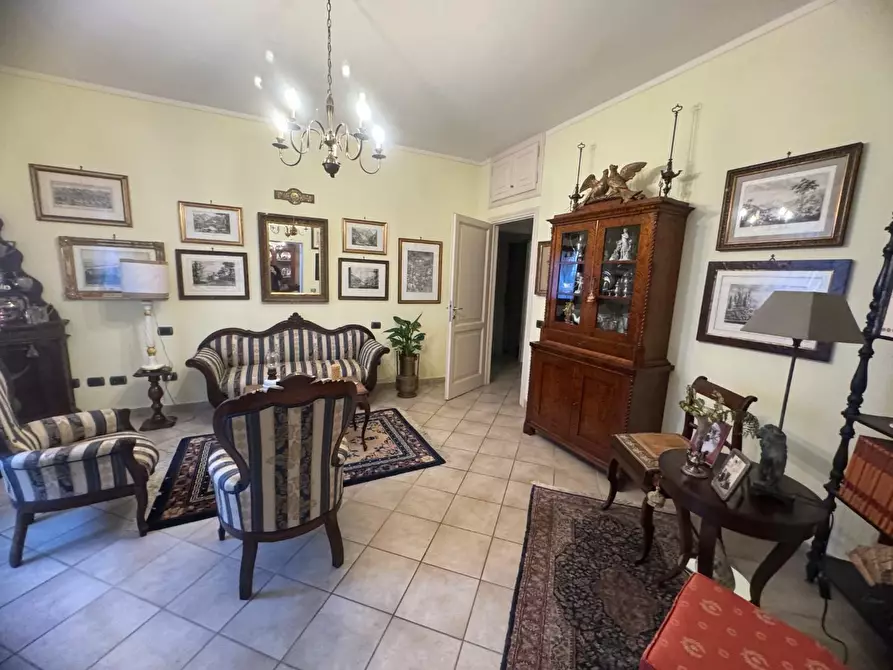 Immagine 3 di Appartamento in vendita  a Lucca