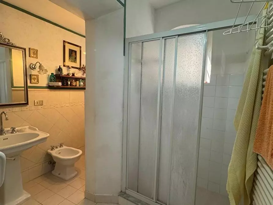 Immagine 16 di Appartamento in vendita  a Lucca