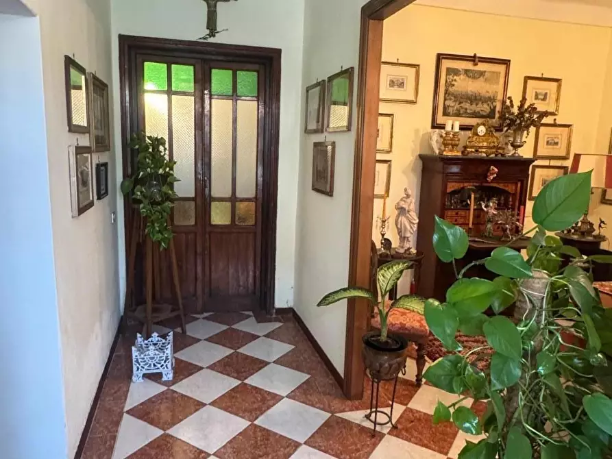 Immagine 29 di Appartamento in vendita  a Lucca