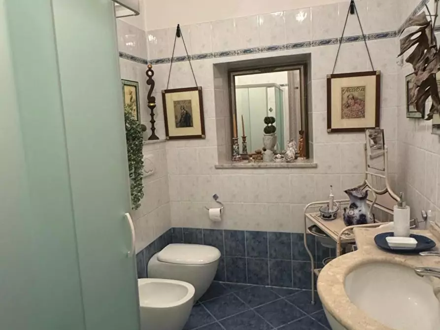 Immagine 14 di Appartamento in vendita  a Lucca