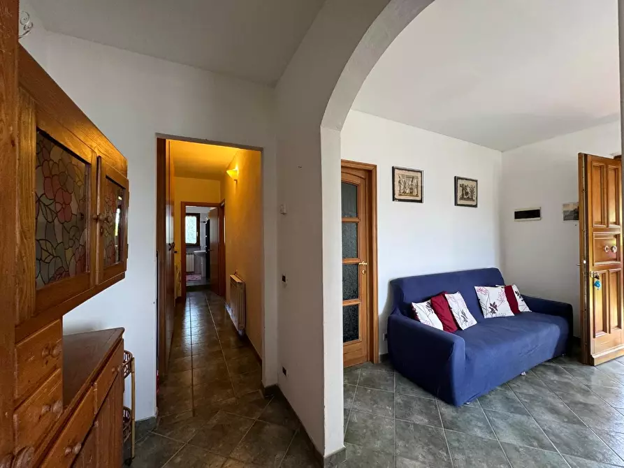 Immagine 5 di Porzione di casa in affitto  a Montignoso