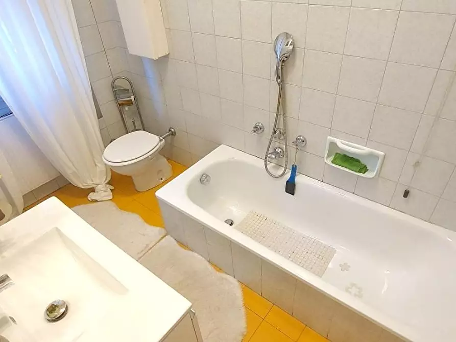 Immagine 36 di Appartamento in vendita  a Carrara