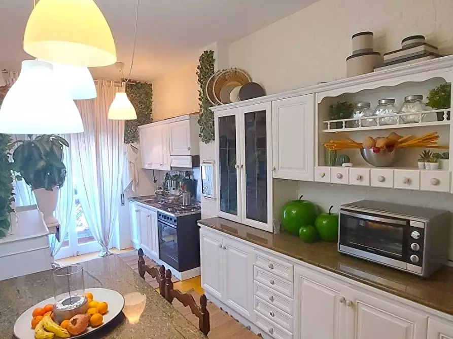 Immagine 9 di Appartamento in vendita  a Carrara