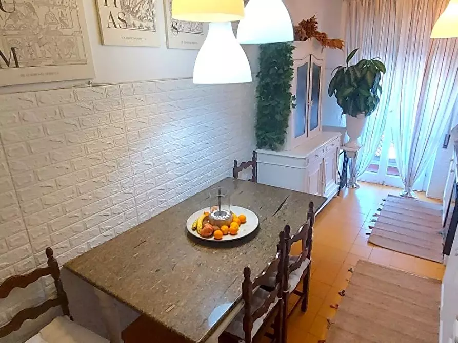 Immagine 10 di Appartamento in vendita  a Carrara