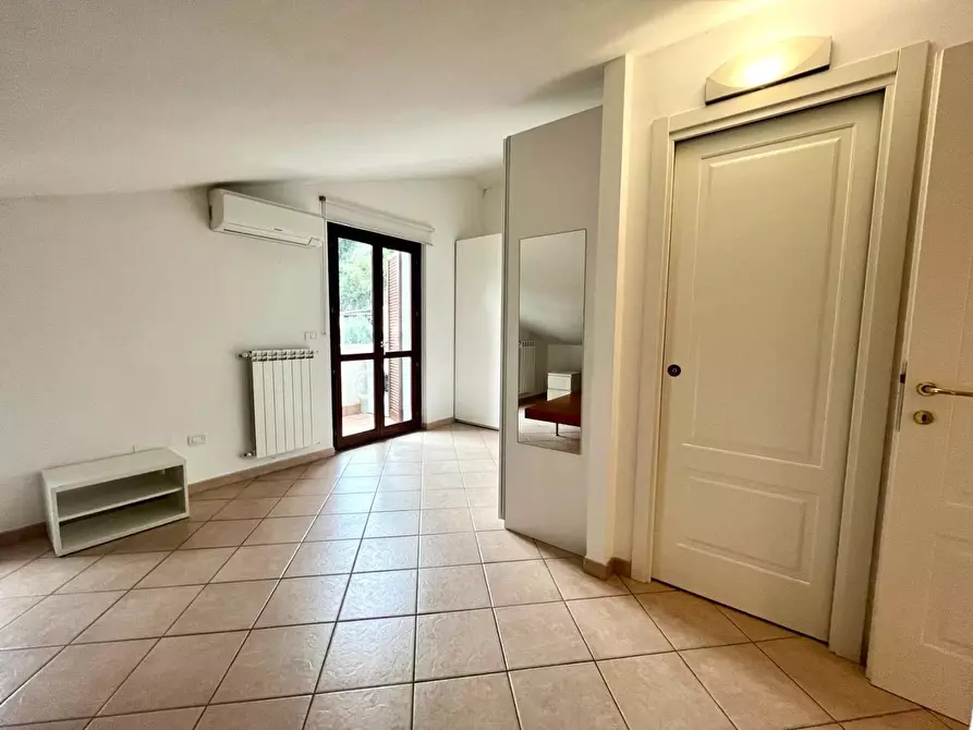 Immagine 9 di Mansarda in vendita  a Massa