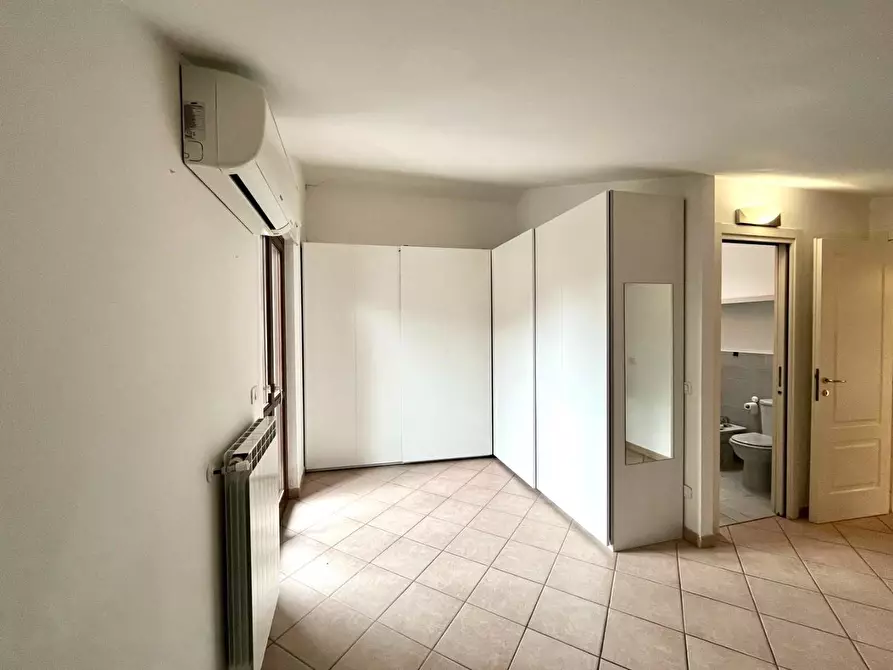 Immagine 12 di Mansarda in vendita  a Massa