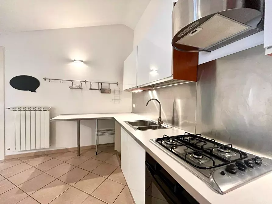 Immagine 2 di Mansarda in vendita  a Massa