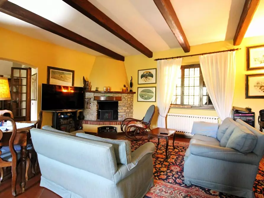Immagine 23 di Villa in vendita  a Lucca
