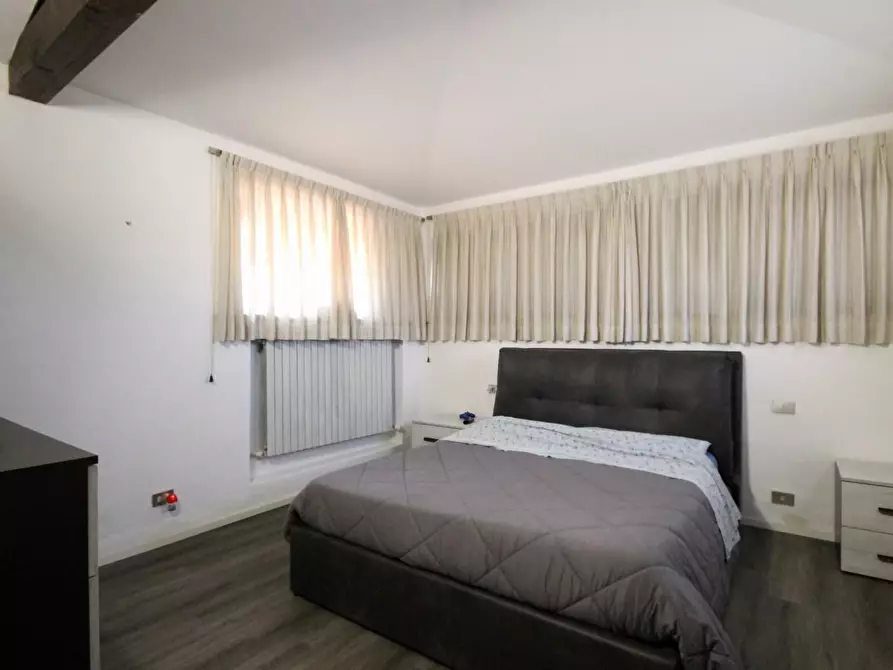 Immagine 37 di Villa in vendita  a Lucca