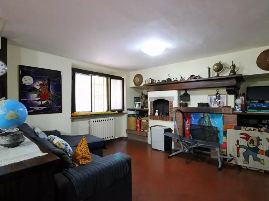 Immagine 38 di Villa in vendita  a Lucca