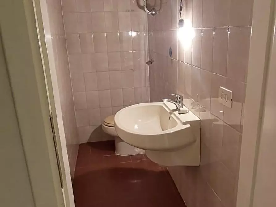 Immagine 17 di Ufficio in vendita  a Vinci