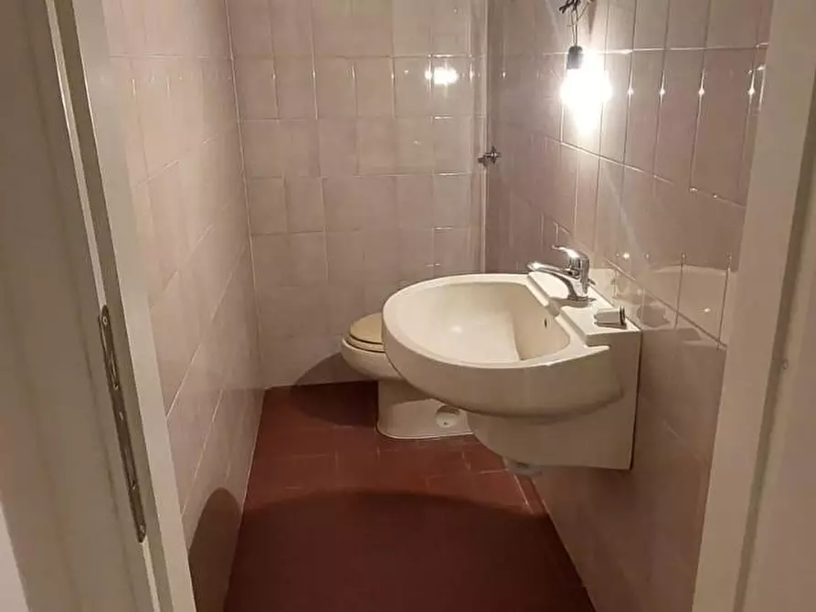 Immagine 14 di Ufficio in vendita  a Vinci