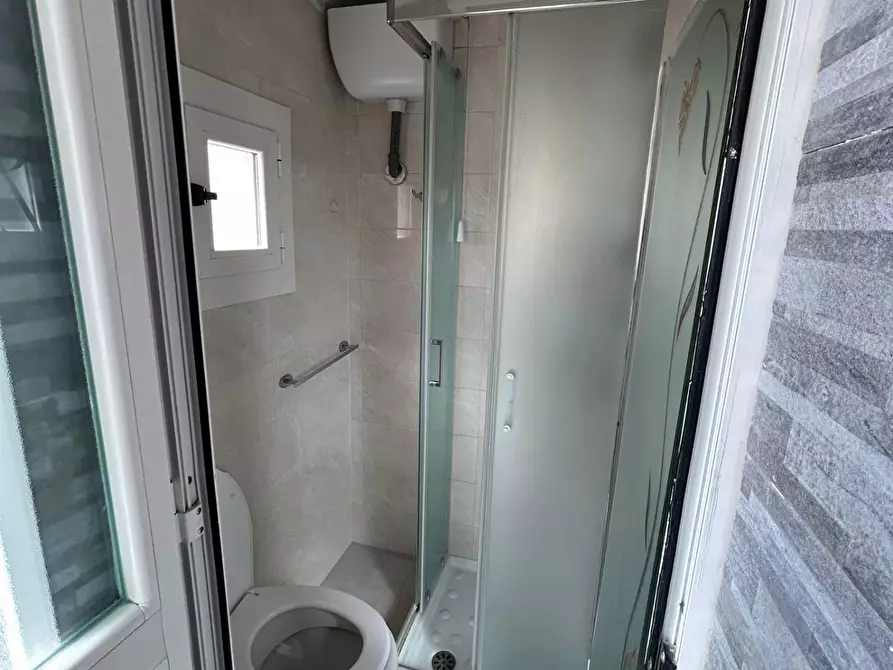 Immagine 15 di Appartamento in vendita  a Livorno