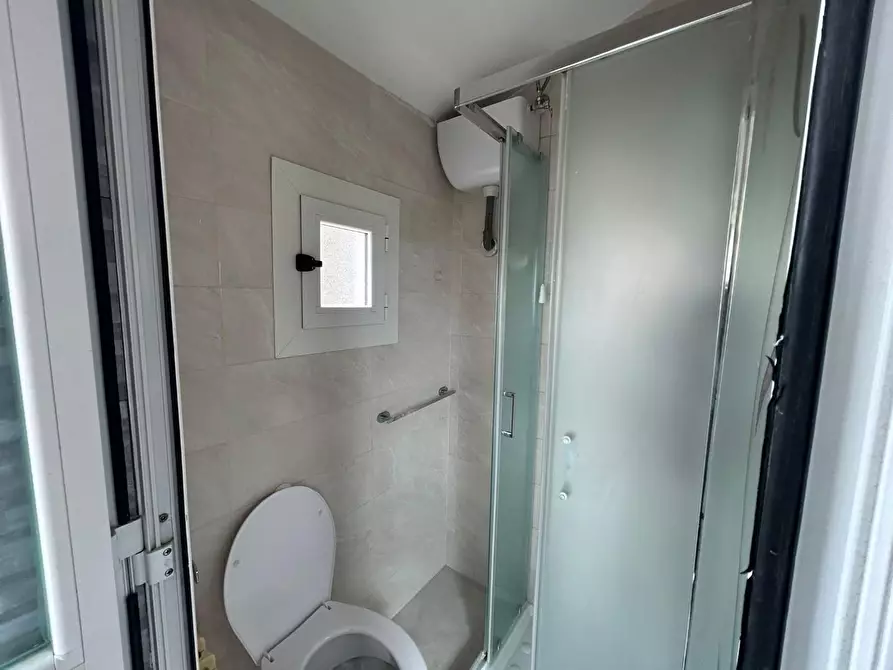 Immagine 13 di Appartamento in vendita  a Livorno