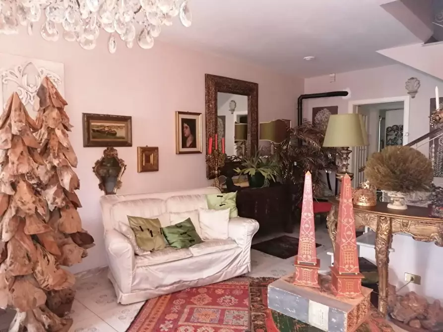 Immagine 5 di Villetta a schiera in vendita  a Carrara