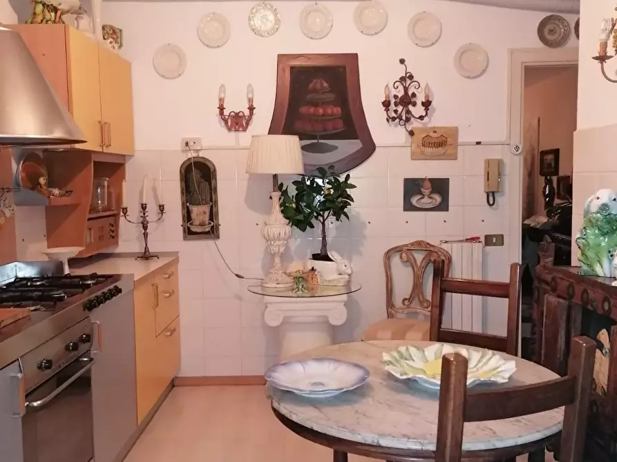 Immagine 11 di Villetta a schiera in vendita  a Carrara