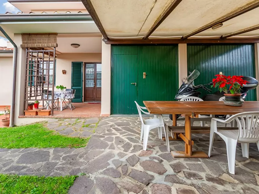 Immagine 10 di Villa in vendita  a San Giuliano Terme