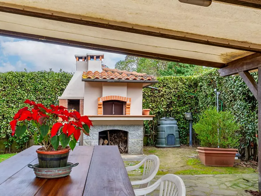 Immagine 9 di Villa in vendita  a San Giuliano Terme