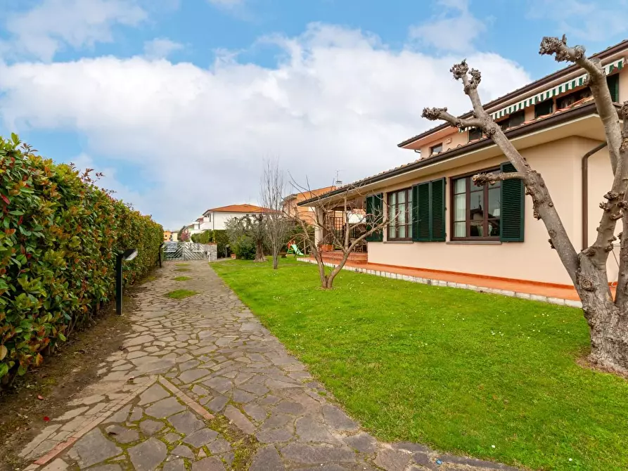 Immagine 11 di Villa in vendita  a San Giuliano Terme