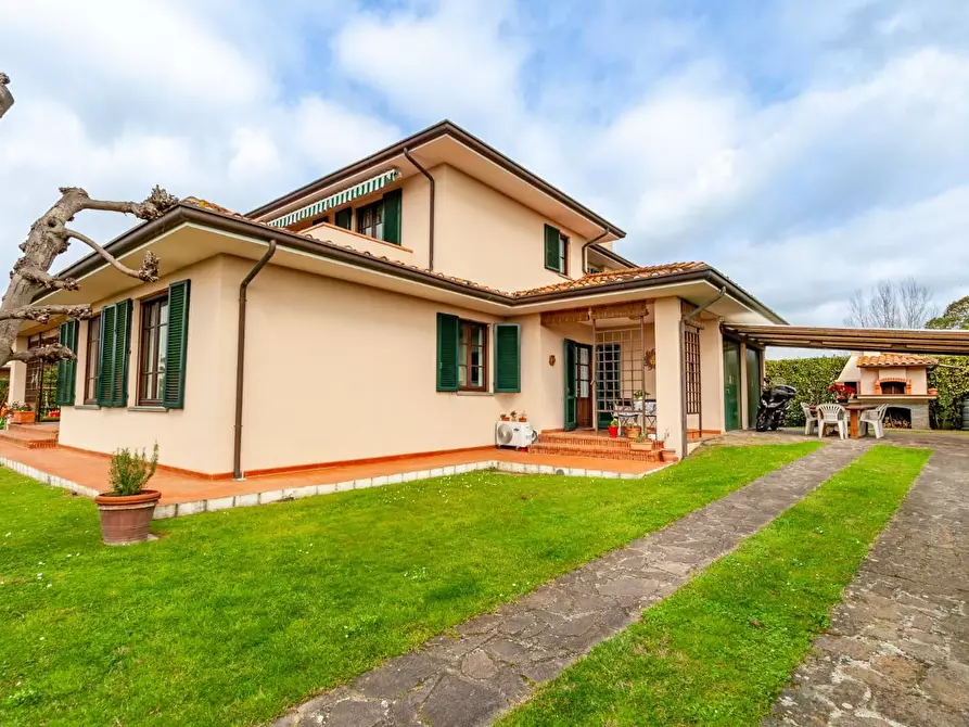 Immagine 8 di Villa in vendita  a San Giuliano Terme