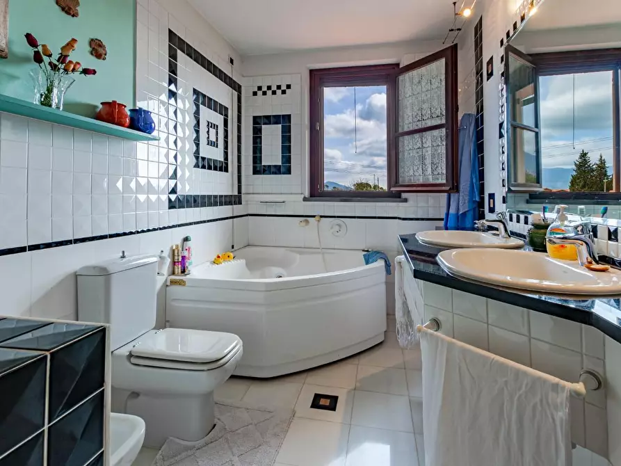 Immagine 34 di Villa in vendita  a San Giuliano Terme