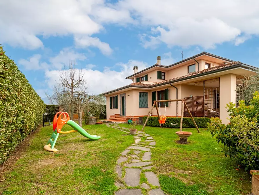 Immagine 3 di Villa in vendita  a San Giuliano Terme